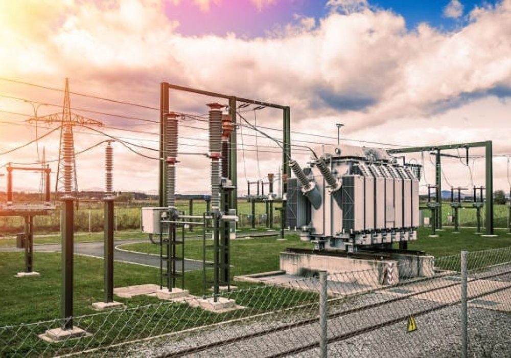 Central eléctrica de alta potencia y transformadores potentes